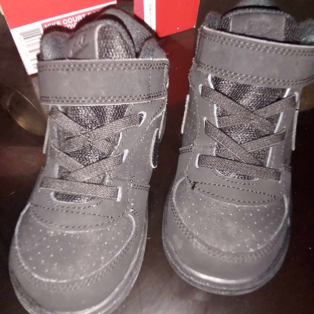 Nike Court Borough MID